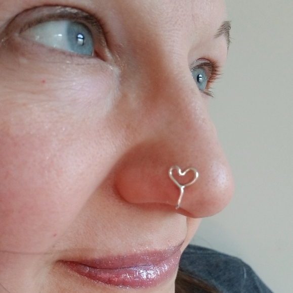 Adjustable Heart Shaped Fake Nose Cuff - Picture 2 of 3